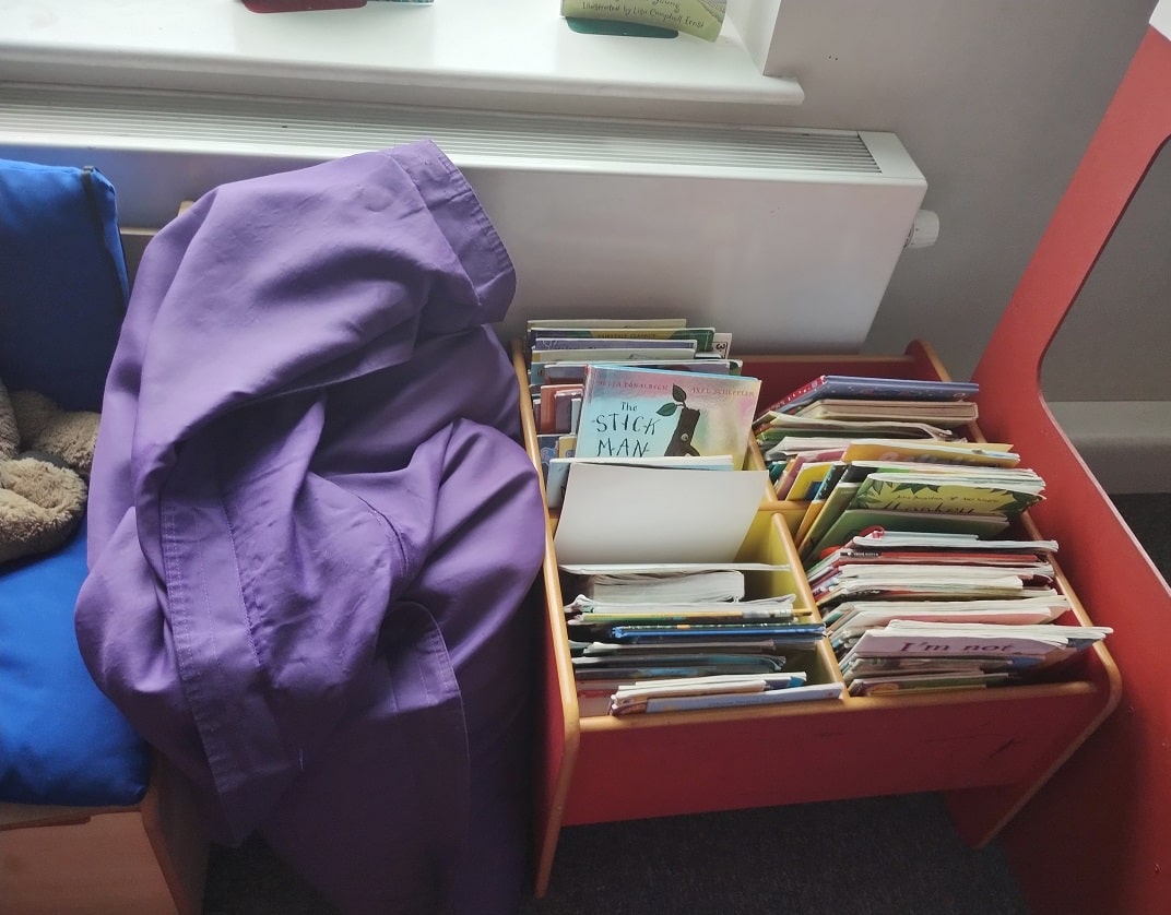 book racks and bean bags in contatcx with radiator